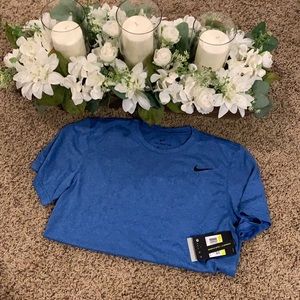 Men’s Nike tshirt NWT